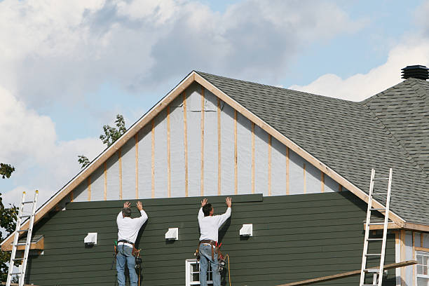 Professional Siding Replacement technician working in Bartlett, IL